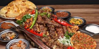 Türkiye’nin gastronomi mirası içinde önemli bir yere sahip olan Kebap Kültürü, yüzyıllar boyunca gelişerek bugün hem yerel hem de uluslararası mutfak dünyasının en dikkat çeken unsurlarından biri haline geldi. Anadolu’nun farklı bölgelerinde şekillenen bu kültür, yalnızca bir yemek anlayışını değil aynı zamanda sosyal yaşamı, gelenekleri ve bölgesel kimliği de temsil ediyor. Özellikle et pişirme tekniklerinin zamanla gelişmesiyle birlikte Kebap çeşitleri de büyük bir zenginlik kazandı. Konulu bir haber görseli.