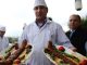 Türk mutfağının en köklü lezzetlerinden biri olan Kebap, yüzyıllardır süregelen ustalık geleneği sayesinde günümüze kadar ulaşmayı başardı. Bu eşsiz lezzetin arkasında ise yıllarını mesleğine adamış, et seçiminden pişirme tekniğine kadar her ayrıntıya hakim olan kebap ustaları bulunuyor. Türkiye'nin farklı bölgelerinde yetişen ustalar, geleneksel yöntemleri korurken aynı zamanda değişen damak zevklerine uyum sağlayarak kebap kültürünün gelişimine katkı sunuyor. Konulu bir haber görseli.