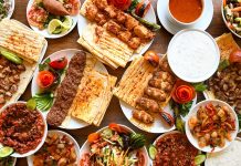 Gaziantep kebap kültürü, Türkiye’nin en köklü gastronomi miraslarından biri olarak hem yerel halkın günlük yaşamında hem de uluslararası gastronomi sahnesinde önemli bir yer tutuyor. Yüzyıllardır gelişen kebap geleneği, şehrin tarihsel dokusu, ticaret geçmişi ve kültürel çeşitliliğiyle birleşerek benzersiz bir mutfak kimliği oluşturmuş durumda. Bugün Gaziantep, yalnızca Türkiye’de değil dünya genelinde de gastronomi başkentlerinden biri olarak kabul ediliyor. Konulu bir haber görseli.