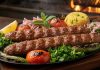 Türkiye’nin güçlü gastronomi alanlarından biri olan kebap sektörü, son yıllarda yalnızca üretim ve satış hacmiyle değil aynı zamanda marka değeri artışı ile de dikkat çekmektedir. Geleneksel lezzetlerin modern işletme anlayışıyla birleşmesi, kebap markalarının hem yerel hem de uluslararası pazarda daha görünür hale gelmesini sağlamaktadır. Konulu bir haber görseli.