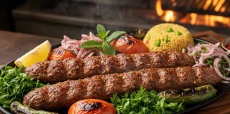 Türkiye’nin güçlü gastronomi alanlarından biri olan kebap sektörü, son yıllarda yalnızca üretim ve satış hacmiyle değil aynı zamanda marka değeri artışı ile de dikkat çekmektedir. Geleneksel lezzetlerin modern işletme anlayışıyla birleşmesi, kebap markalarının hem yerel hem de uluslararası pazarda daha görünür hale gelmesini sağlamaktadır. Konulu bir haber görseli.