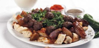 Türkiye’nin gastronomi gücü son yıllarda sadece yerel pazarda değil, uluslararası arenada da dikkat çekici bir büyüme gösteriyor. Özellikle kebap markaları, artan global talep sayesinde Avrupa’dan Orta Doğu’ya, Amerika’dan Asya’ya kadar birçok farklı bölgede şubeleşme stratejileri geliştiriyor. Bu genişleme süreci, hem Türk mutfağının tanıtımına katkı sağlıyor hem de ekonomik açıdan önemli bir ihracat modeli oluşturuyor. Konulu bir haber görseli.