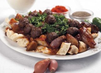 Türkiye’nin gastronomi gücü son yıllarda sadece yerel pazarda değil, uluslararası arenada da dikkat çekici bir büyüme gösteriyor. Özellikle kebap markaları, artan global talep sayesinde Avrupa’dan Orta Doğu’ya, Amerika’dan Asya’ya kadar birçok farklı bölgede şubeleşme stratejileri geliştiriyor. Bu genişleme süreci, hem Türk mutfağının tanıtımına katkı sağlıyor hem de ekonomik açıdan önemli bir ihracat modeli oluşturuyor. Konulu bir haber görseli.