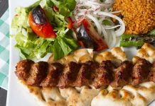Kebap Restoran İncelemeleri Kebap Restoran İncelemeleri, gastronomi sektöründe hem tüketiciler hem de işletmeler açısından giderek daha fazla önem kazanan içerikler arasında yer alıyor. Dijital platformların yaygınlaşmasıyla birlikte kullanıcılar, yeni bir restoran tercih etmeden önce yapılan değerlendirmeleri incelemeyi alışkanlık haline getirdi. Lezzet, hizmet kalitesi, hijyen, sunum ve fiyat dengesi gibi birçok unsur artık restoran seçiminde belirleyici rol oynuyor. Konulu bir haber görseli.