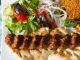Kebap Restoran İncelemeleri, gastronomi sektöründe hem tüketiciler hem de işletmeler açısından giderek daha fazla önem kazanan içerikler arasında yer alıyor. Dijital platformların yaygınlaşmasıyla birlikte kullanıcılar, yeni bir restoran tercih etmeden önce yapılan değerlendirmeleri incelemeyi alışkanlık haline getirdi. Lezzet, hizmet kalitesi, hijyen, sunum ve fiyat dengesi gibi birçok unsur artık restoran seçiminde belirleyici rol oynuyor. Konulu bir haber görseli.