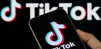 Kebap TikTok Trendleri Kebap TikTok Trendleri, dijital dünyanın hızla değişen dinamikleriyle birlikte gastronomi sektörünün en dikkat çekici başlıklarından biri haline geldi. Kısa video formatlarının büyük ilgi görmesi, kebap içeriklerinin milyonlarca kullanıcıya ulaşmasını sağlıyor. Izgarada pişen etlerin görüntüsü, ustaların hızlı hareketleri ve özenle hazırlanan sunumlar, TikTok kullanıcılarının en çok izlediği gastronomi içerikleri arasında yer alıyor. Konulu bir haber görseli.