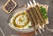 Sosyal medyada kebap trendleri, gastronomi dünyasının dijitalleşmesiyle birlikte en hızlı yayılan içerik türlerinden biri haline gelmiş durumda. Özellikle kebap kültürünün görselliğe dayalı yapısı, Instagram, TikTok ve YouTube gibi platformlarda büyük ilgi görmesini sağlıyor. Bu durum, hem kullanıcıların içerik üretimini hem de restoran işletmelerinin pazarlama stratejilerini doğrudan etkiliyor. Konulu bir haber görseli.